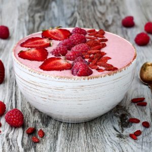 smoothie bowl with goji berries